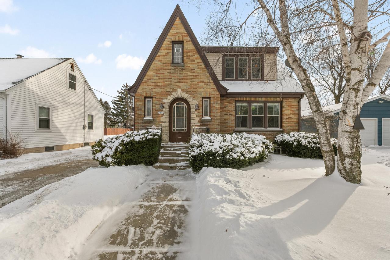 1527 North Ave, Sheboygan, WI 53083