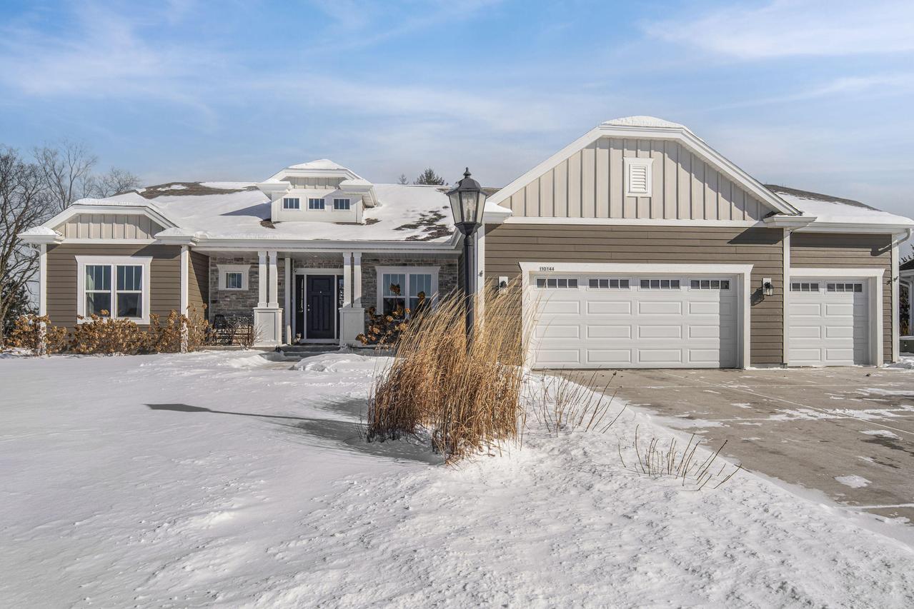 10144 S Creekview Ct, Franklin, WI 53132