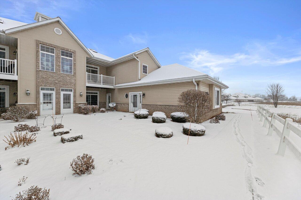 1613 Grey Fox Trl #G, Mukwonago, WI 53149