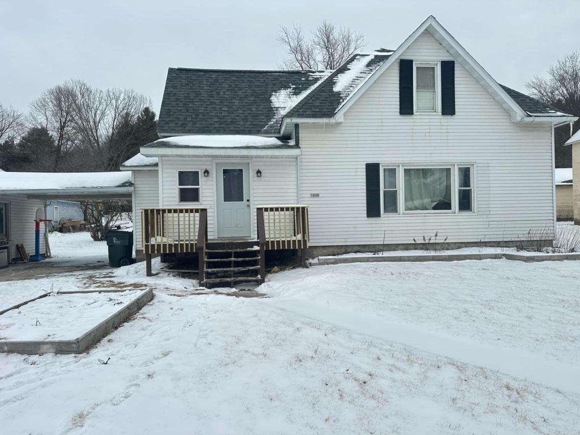 120 S 4th St, Readstown, WI 54652