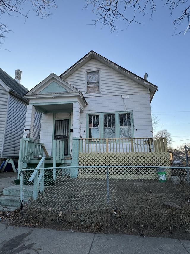 2749 N 16th St, Milwaukee, WI 53206