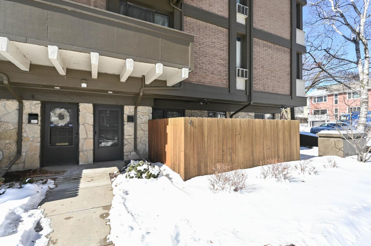 2025 E Greenwich Ave #6, Milwaukee, WI 53211