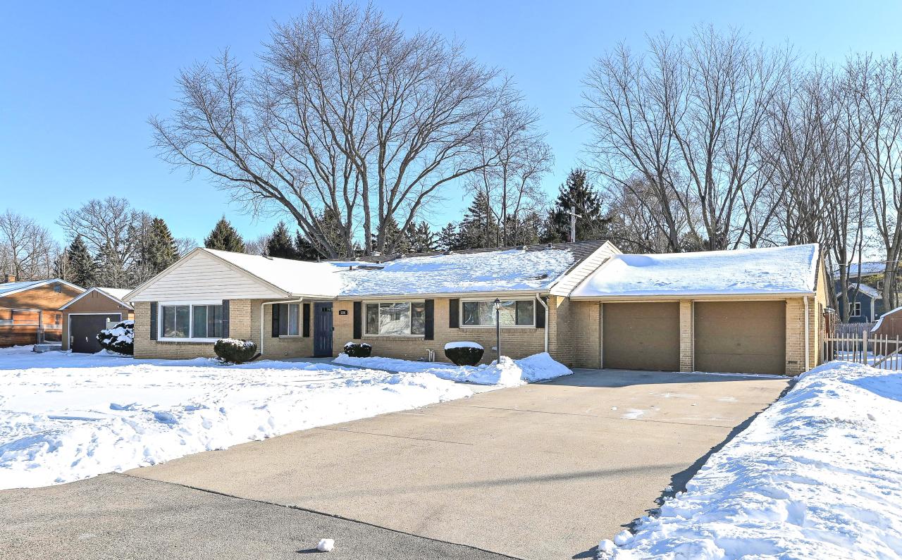 5201 Ruby Ave, Caledonia, WI 53402
