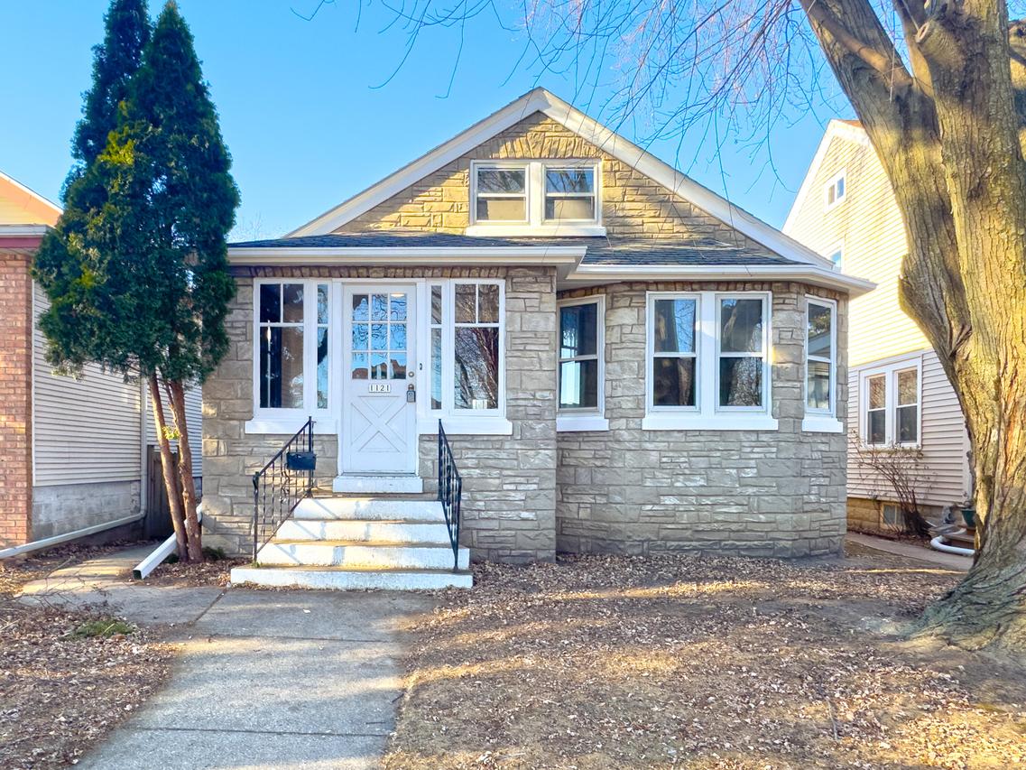 1121 S 75th St, West Allis, WI 53214