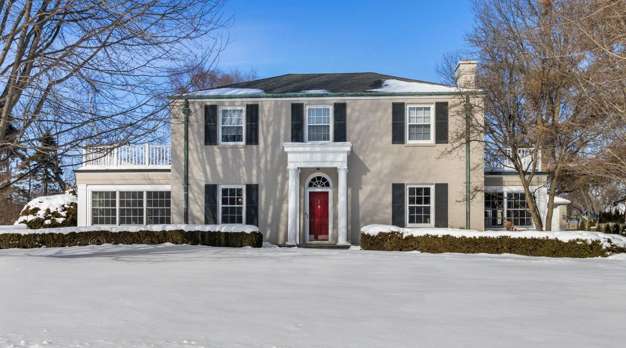 216 N Vincennes Cir, North Bay, WI 53402