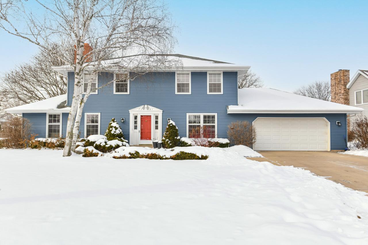 7521 S 82nd St, Franklin, WI 53132