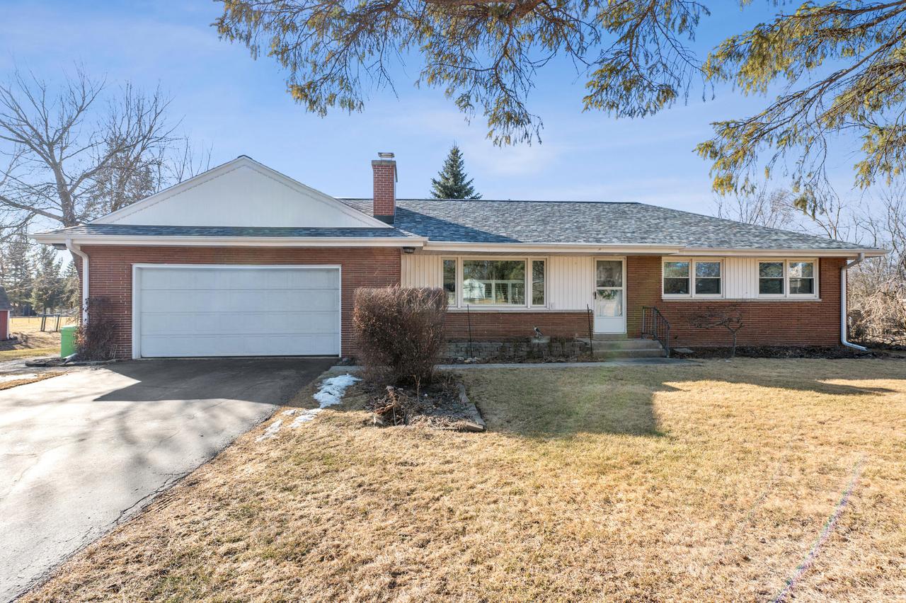 W280N1925 Prospect Ave, Delafield, WI 53072