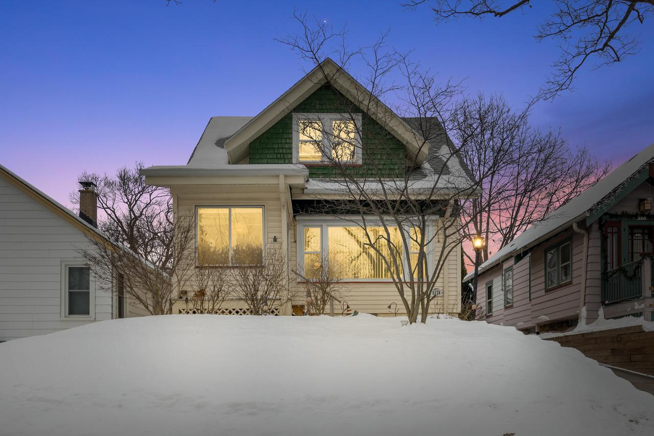 6824 W Lloyd St, Wauwatosa, WI 53213