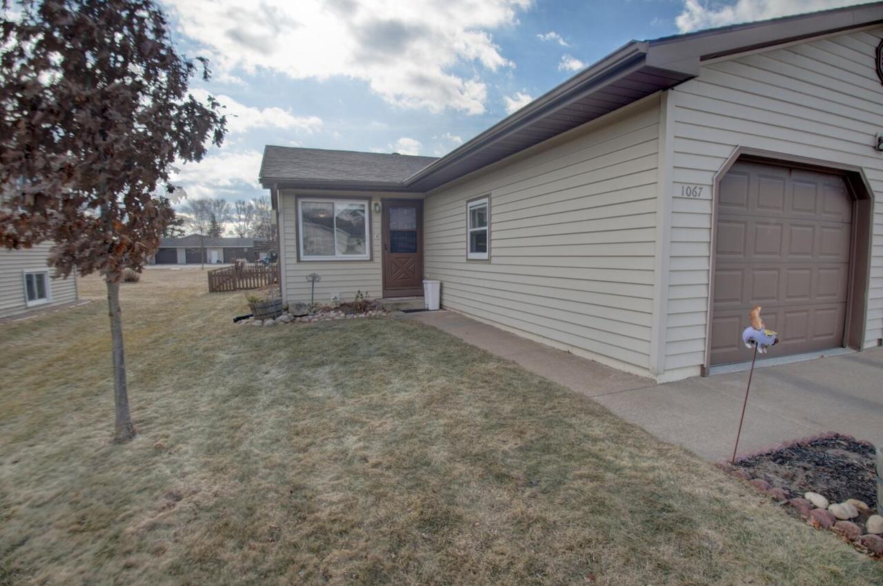 1067 Terrace Dr, Onalaska, WI 54650