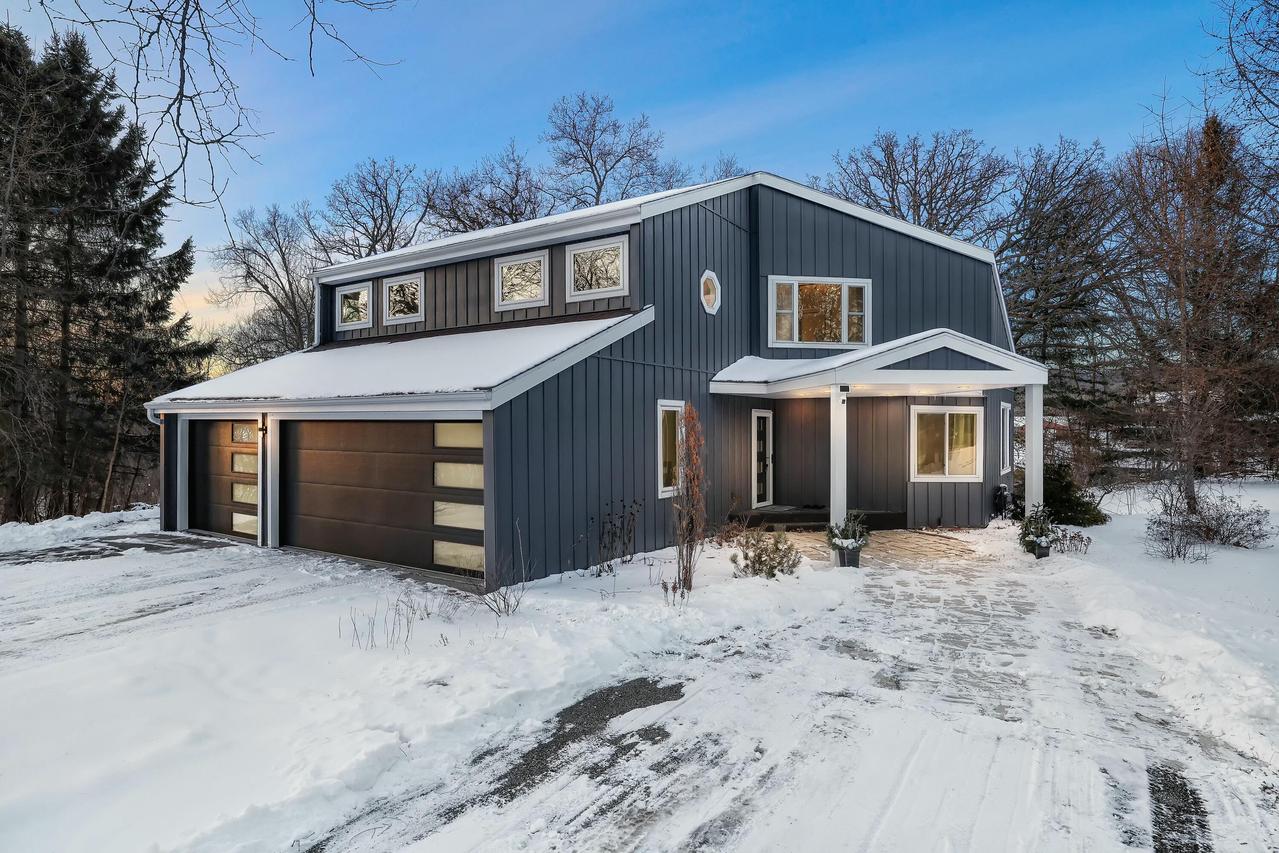 104 Kinder Rd, La Crescent, WI 54947