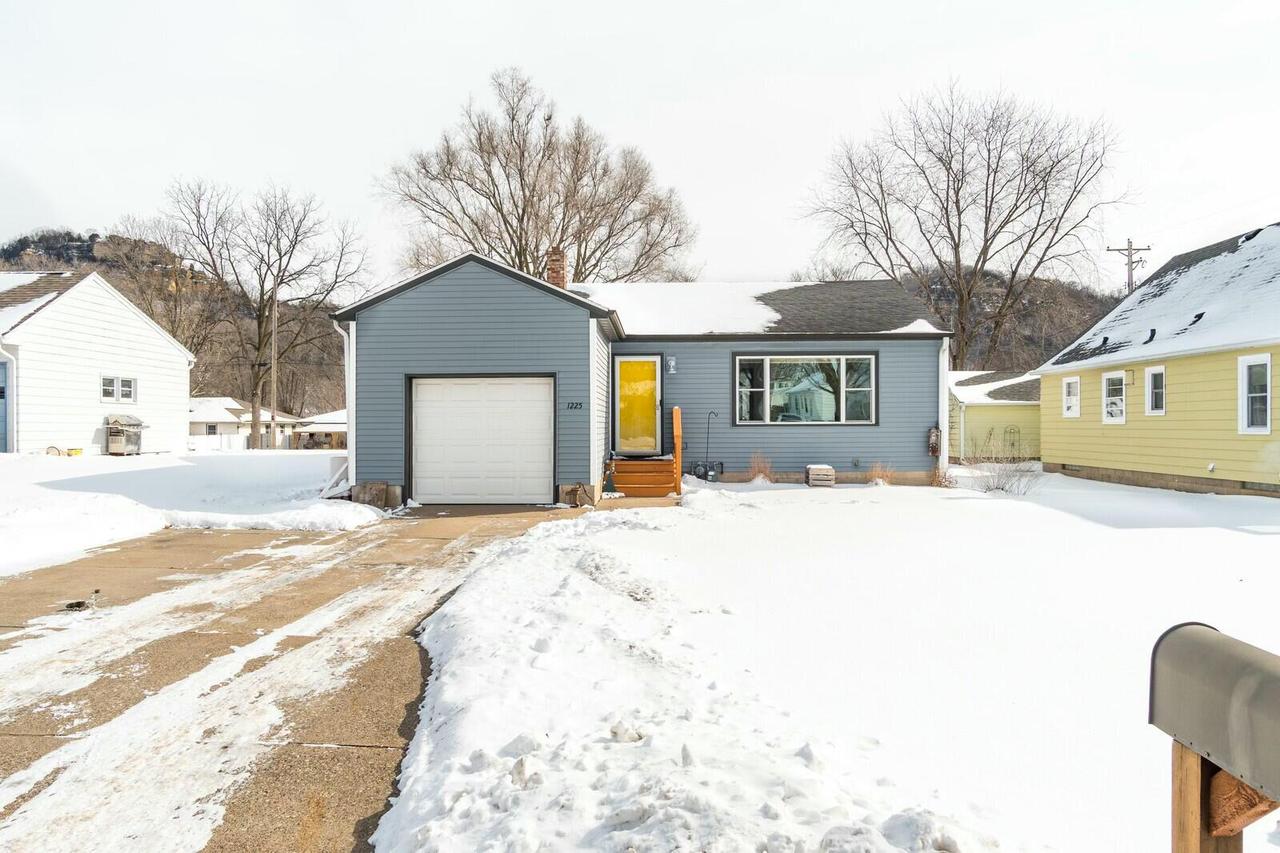1225 26th St, La Crosse, WI 54601