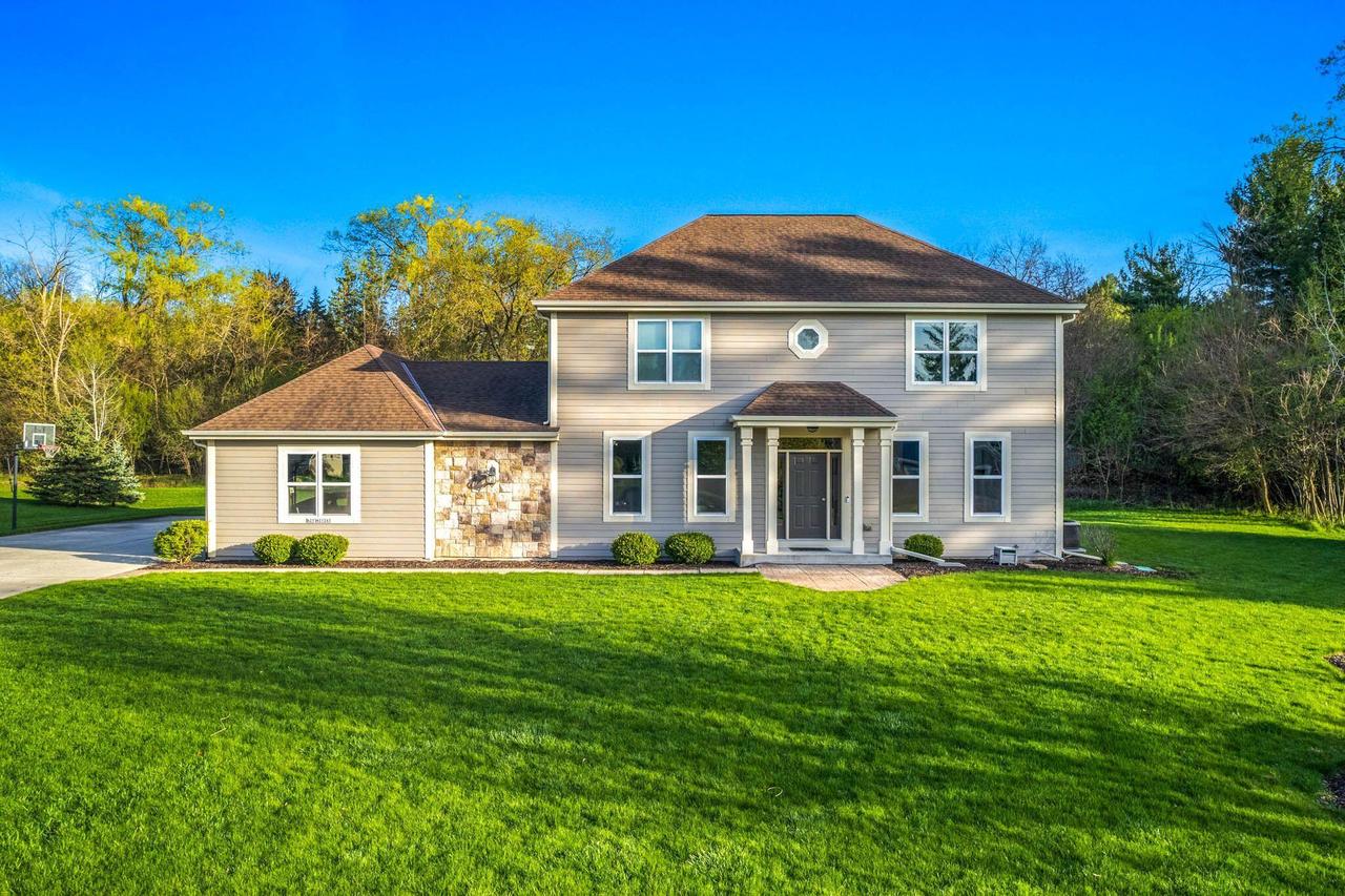 N25W27243 Orchard Ln, Pewaukee, WI 53072