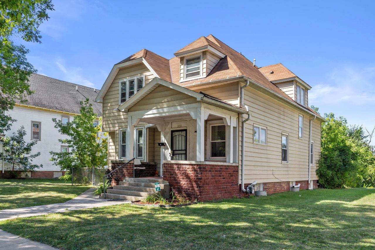 2651 N Palmer St, Milwaukee, WI 53212