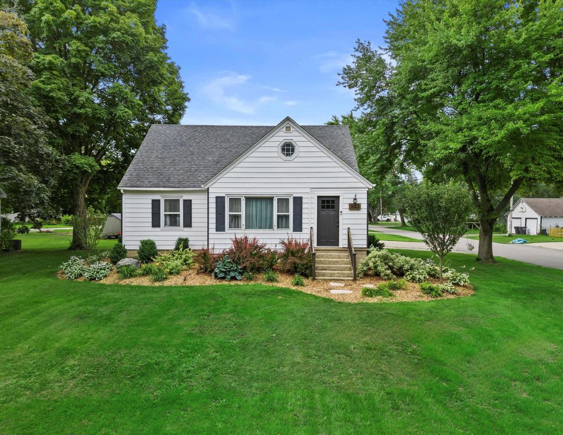 303 E Elm St, Salem Lakes, WI 53170