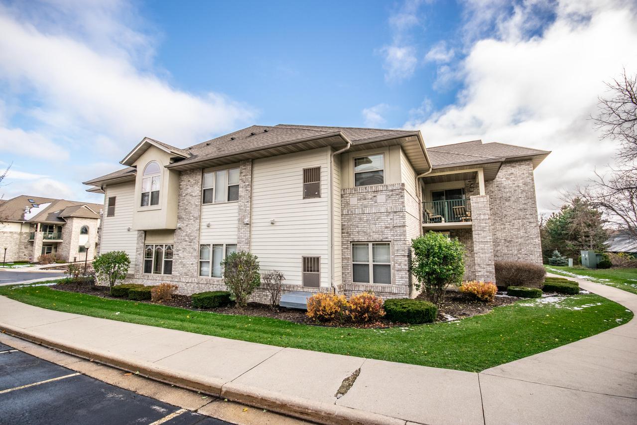 450 N Silverbrook Dr #207, West Bend, WI 53090