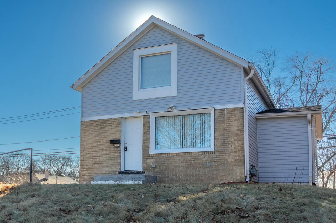 8123 W Captiol Dr, Milwaukee, WI 53222