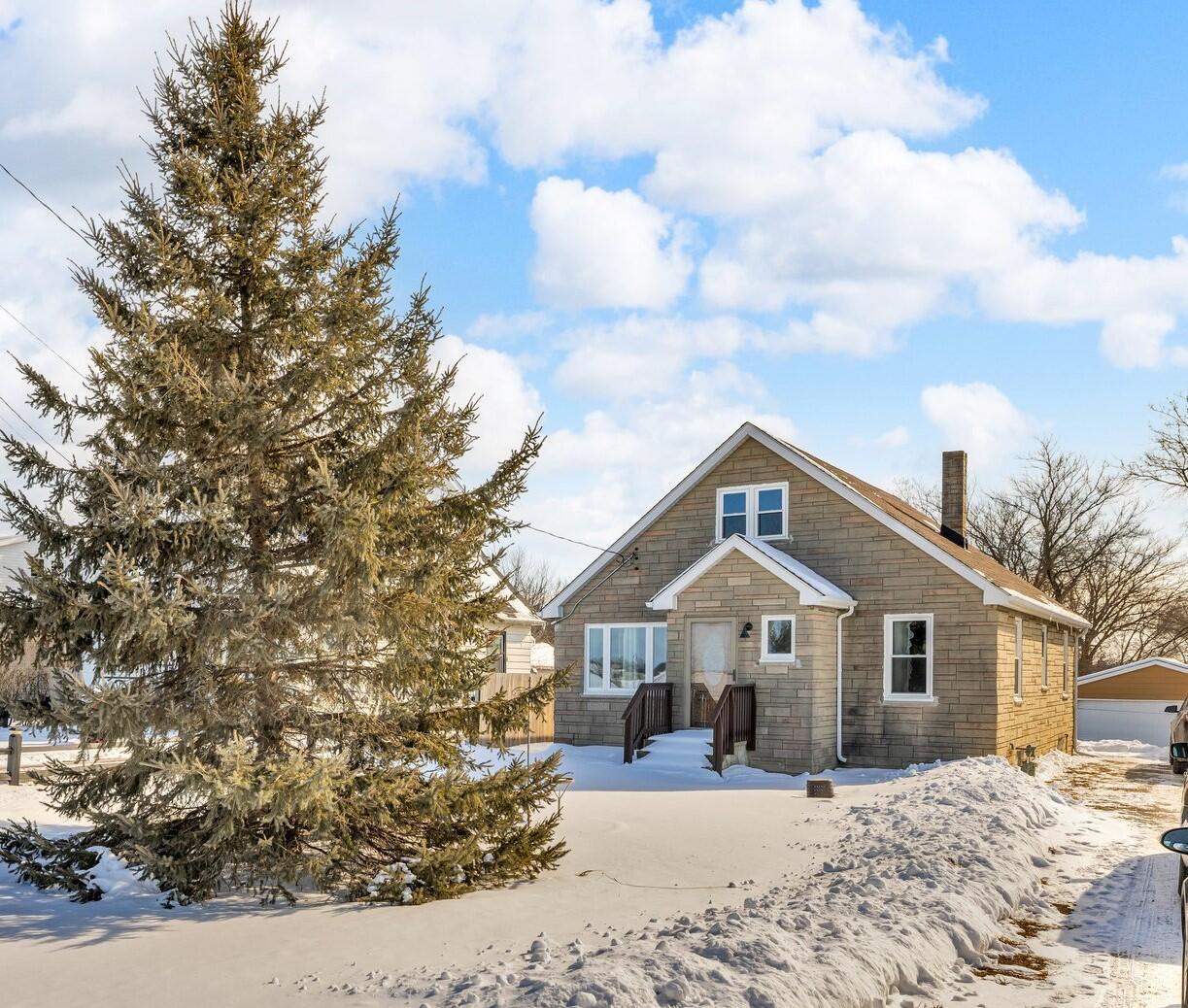 7107 38th St, Somers, WI 53144