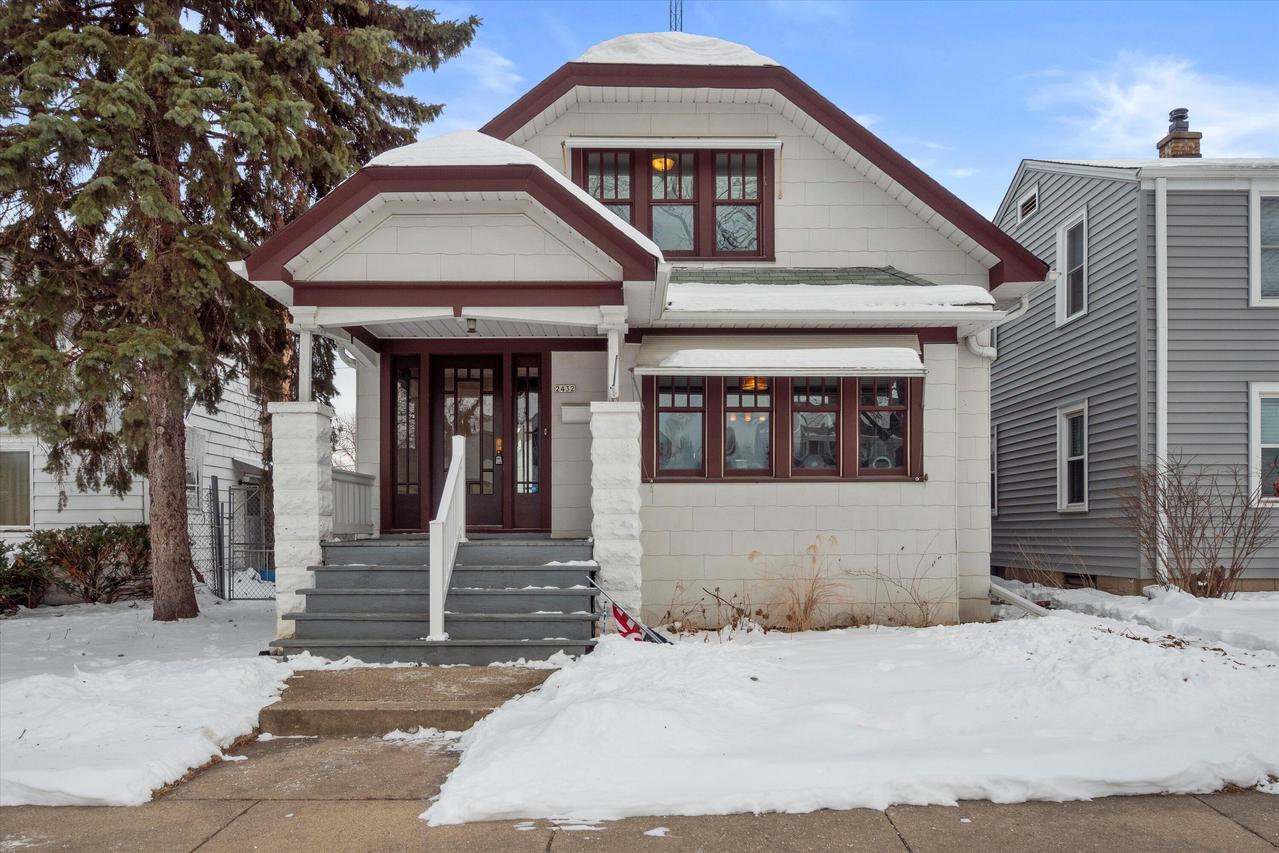 2432 S 62nd St, West Allis, WI 53219