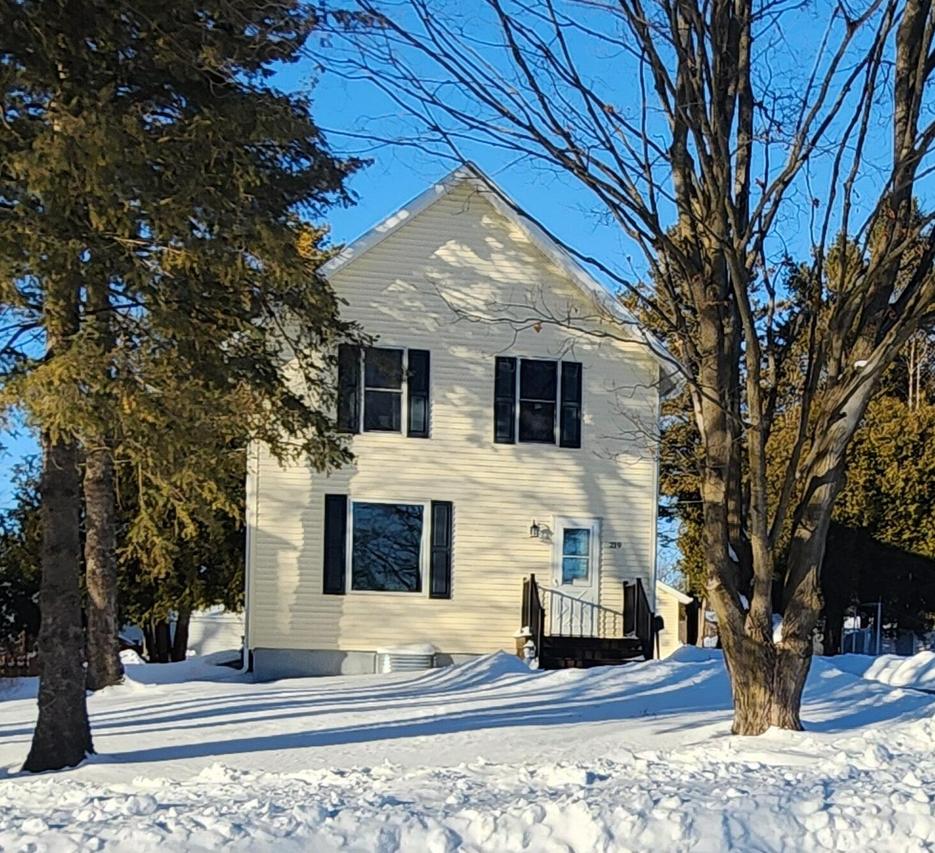 219 Rolland St, Algoma, WI 54201