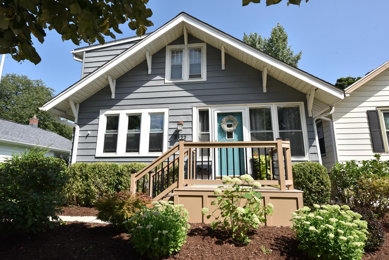 8222 W Portland Ave, Wauwatosa, WI 53213