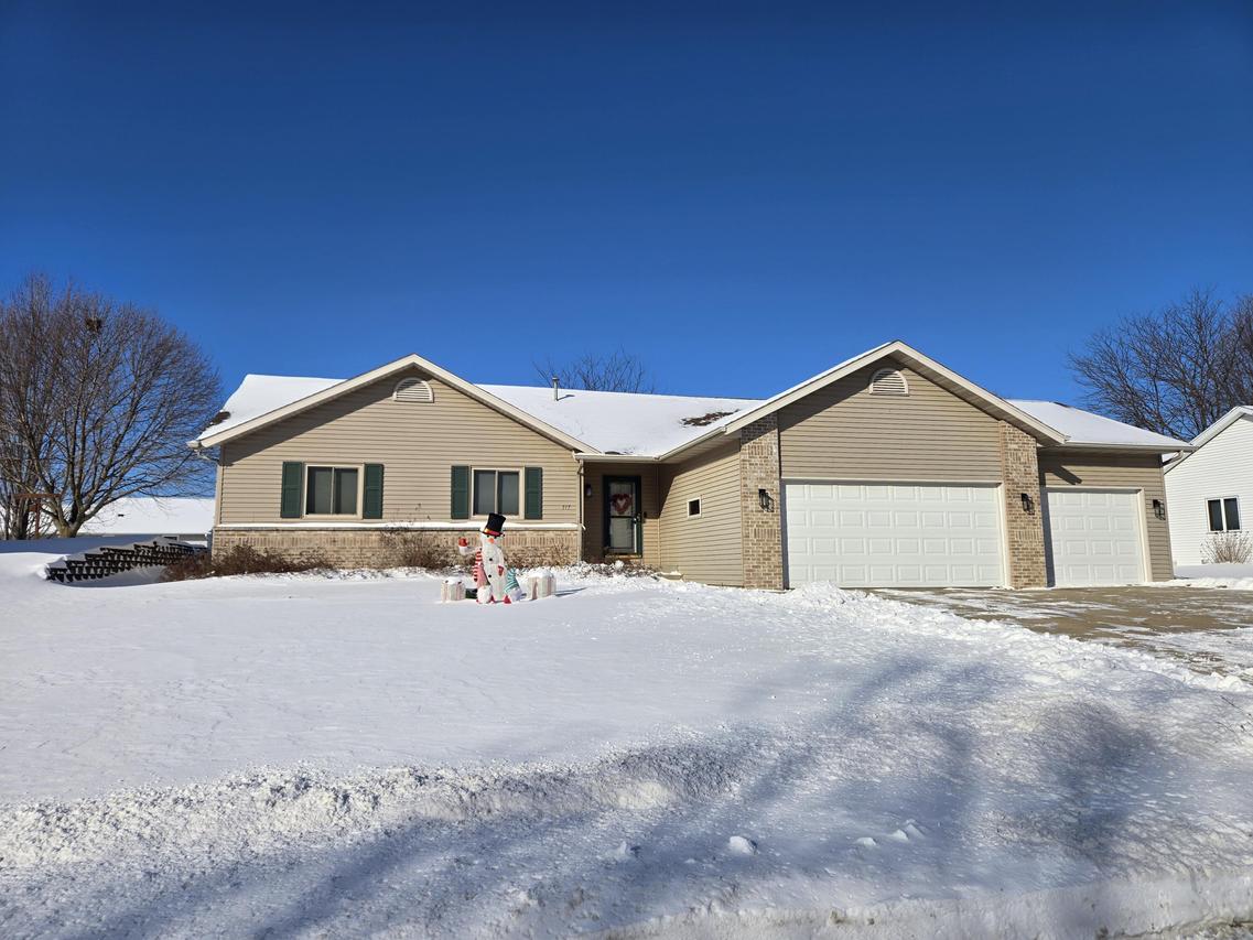 717 Donald St, Mayville, WI 53050
