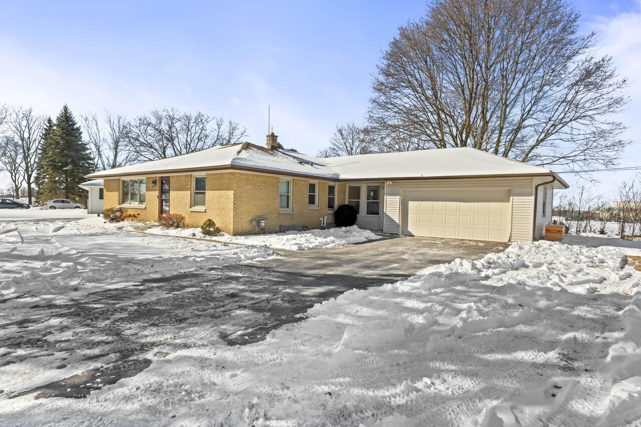 115 Fairway Dr, Brookfield, WI 53005
