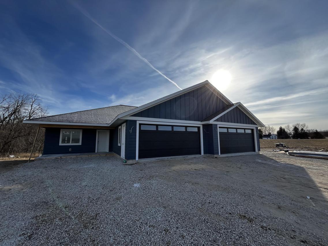 550 Raybern Ct #20, Random Lake, WI 53075