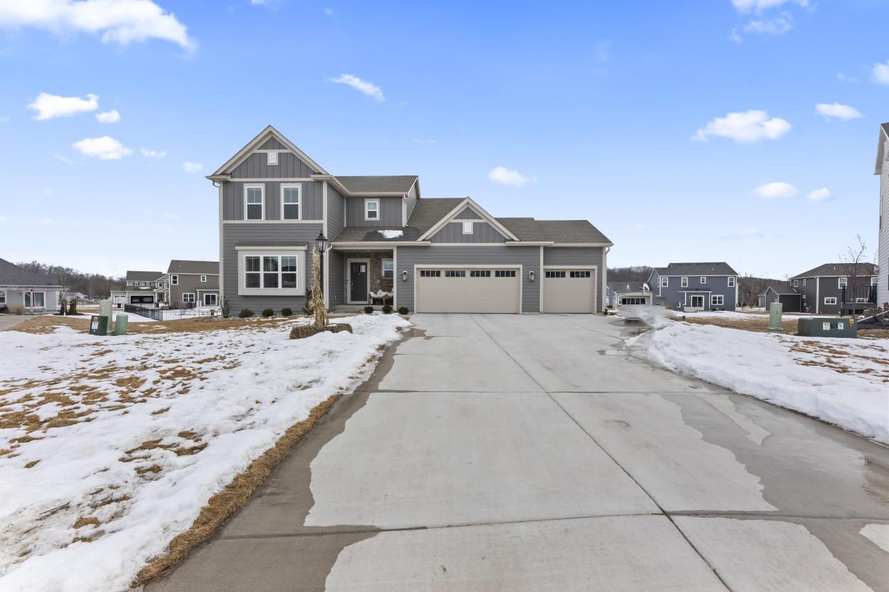 W227N7914 Tamarack Ct, Sussex, WI 53089