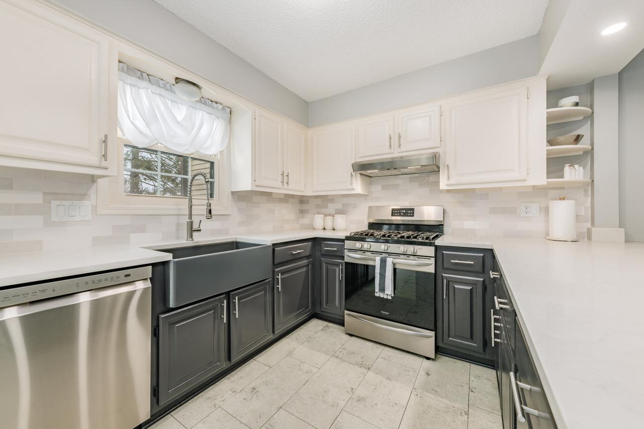 8236 S Legend Dr, Franklin, WI 53132