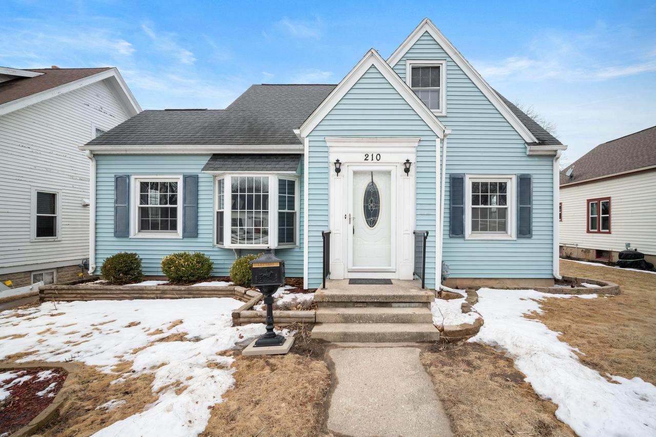 210 S 11th Ave, West Bend, WI 53095
