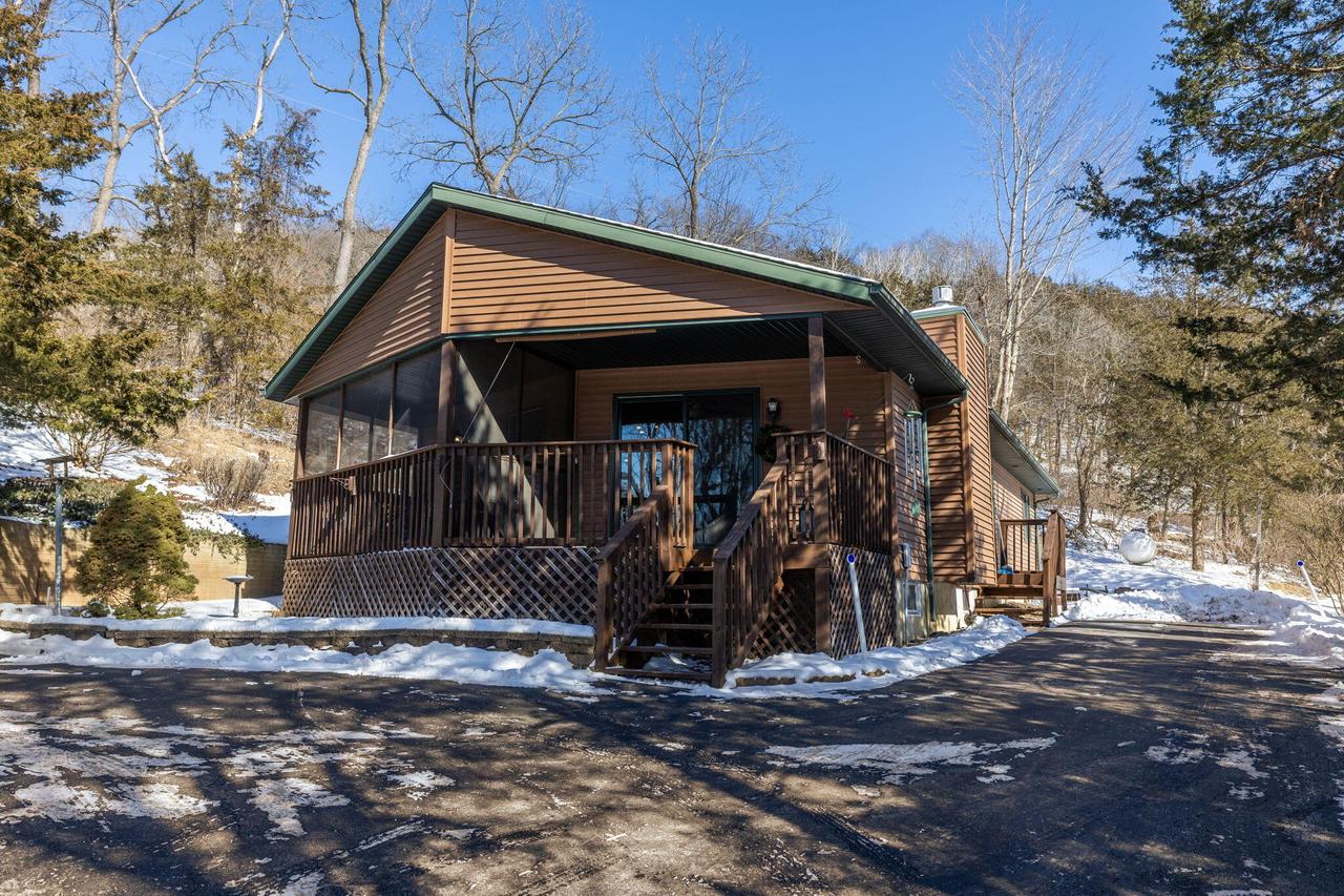 E594 Mundsack Rd, Genoa, WI 54632