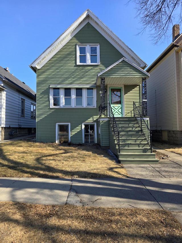 2522 S 10th St, Milwaukee, WI 53215