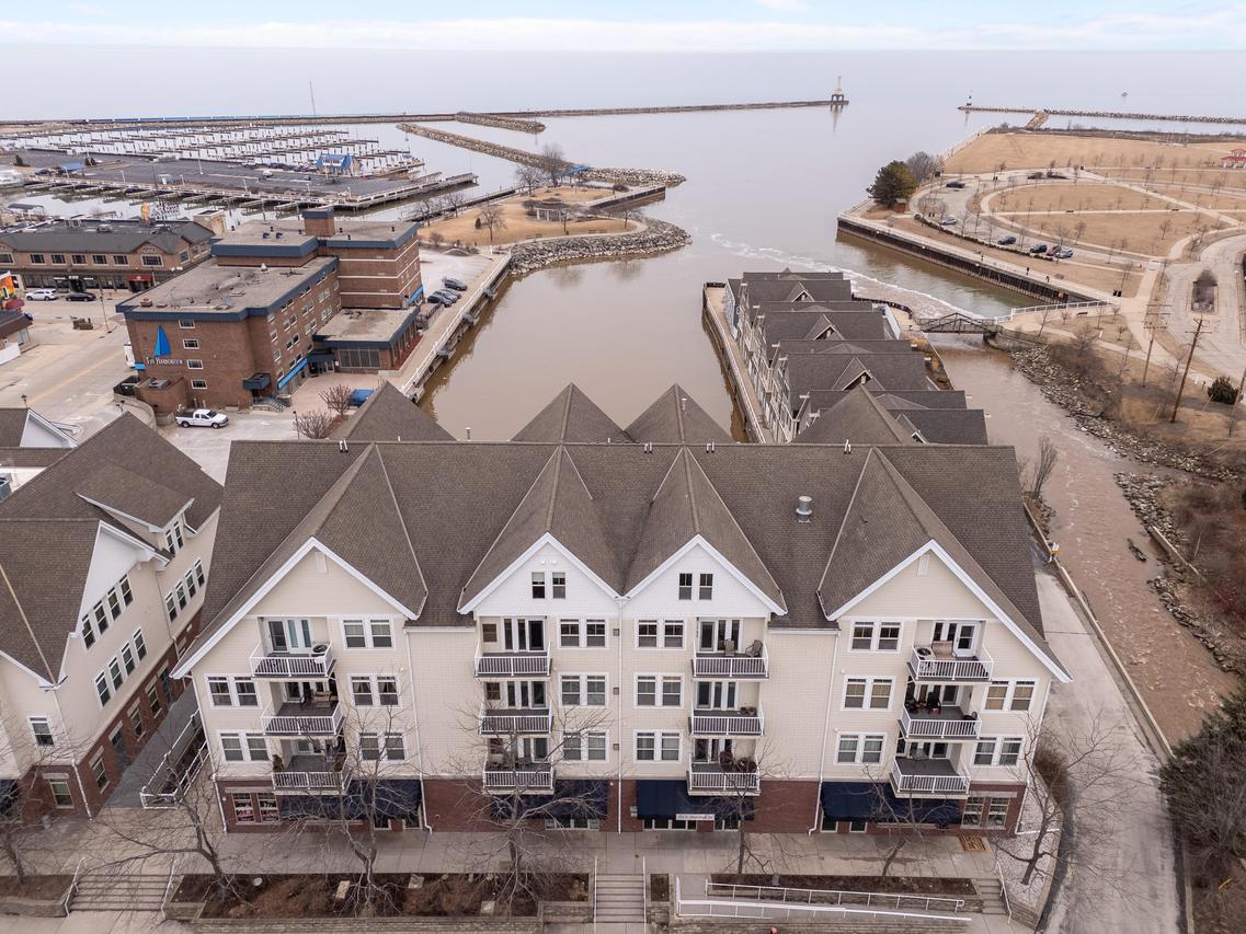 110 S Wisconsin St #4E, Port Washington, WI 53074