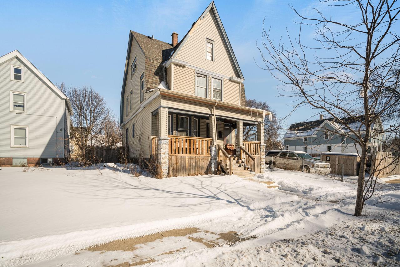 2724 W Meinecke Ave, Milwaukee, WI 53210
