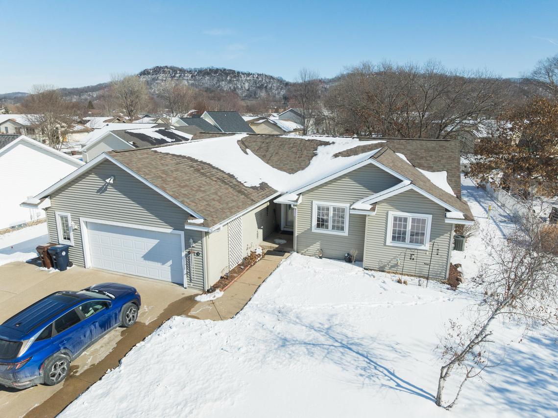 910 N Oak Ave, Onalaska, WI 54650