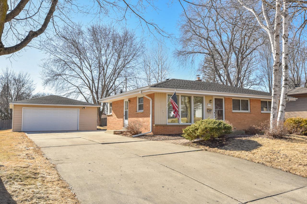 W182N8979 Princeway -, Menomonee Falls, WI 53051