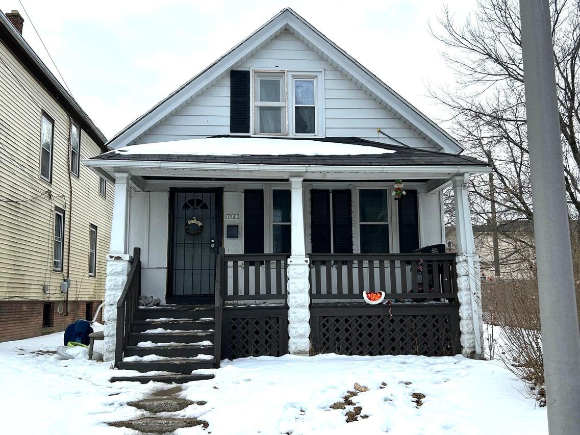 1941 N 21st St, Milwaukee, WI 53205