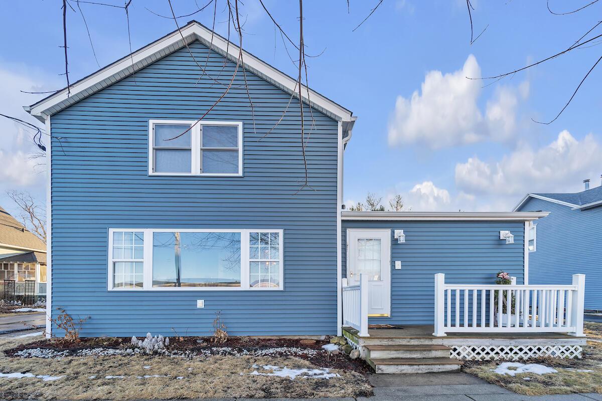 410 Sumner St, Genoa City, WI 53128