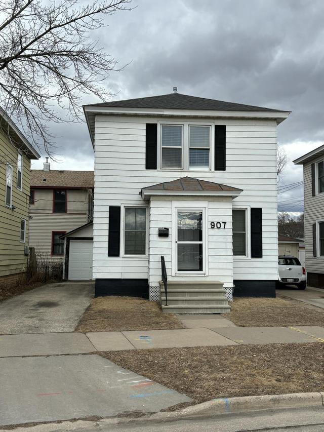 907 Green Bay St, La Crosse, WI 54601