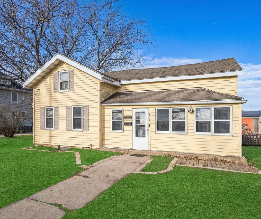233 N John St, Mayville, WI 53050