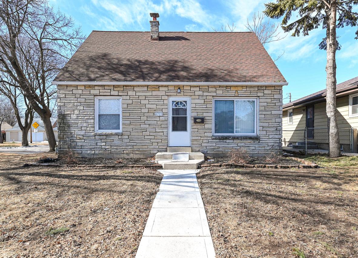 4703 N 69th St, Milwaukee, WI 53218