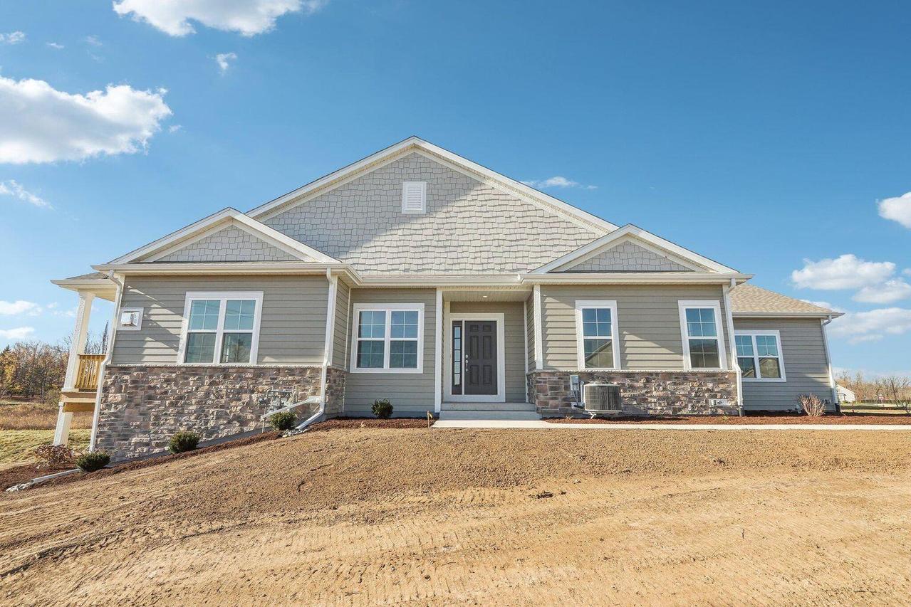 W142N11247 Wrenwood Pass #35-Bldg 13, Germantown, WI 53022