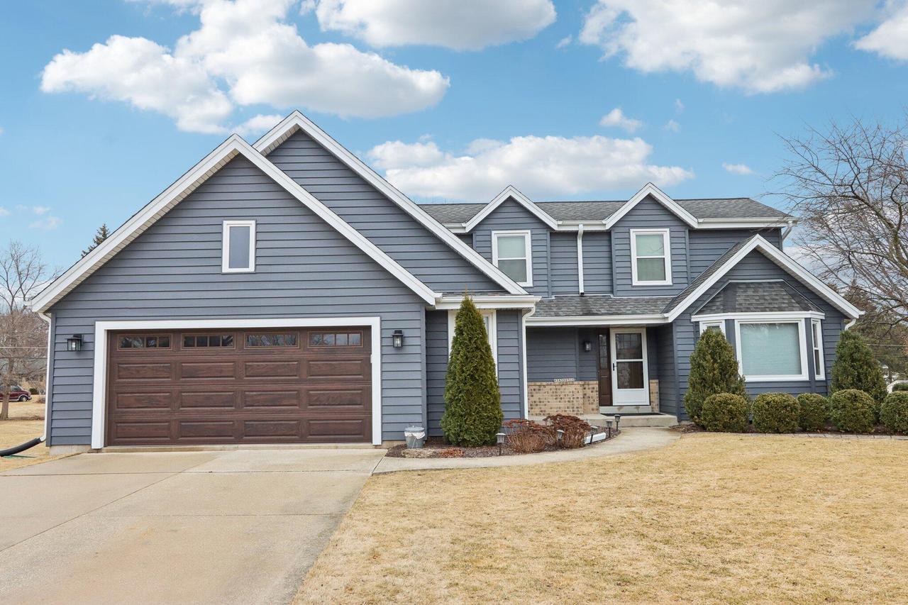 W143N6566 Aspen Dr, Menomonee Falls, WI 53051