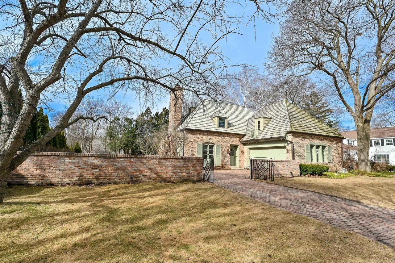 2625 N Harding Blvd, Wauwatosa, WI 53226