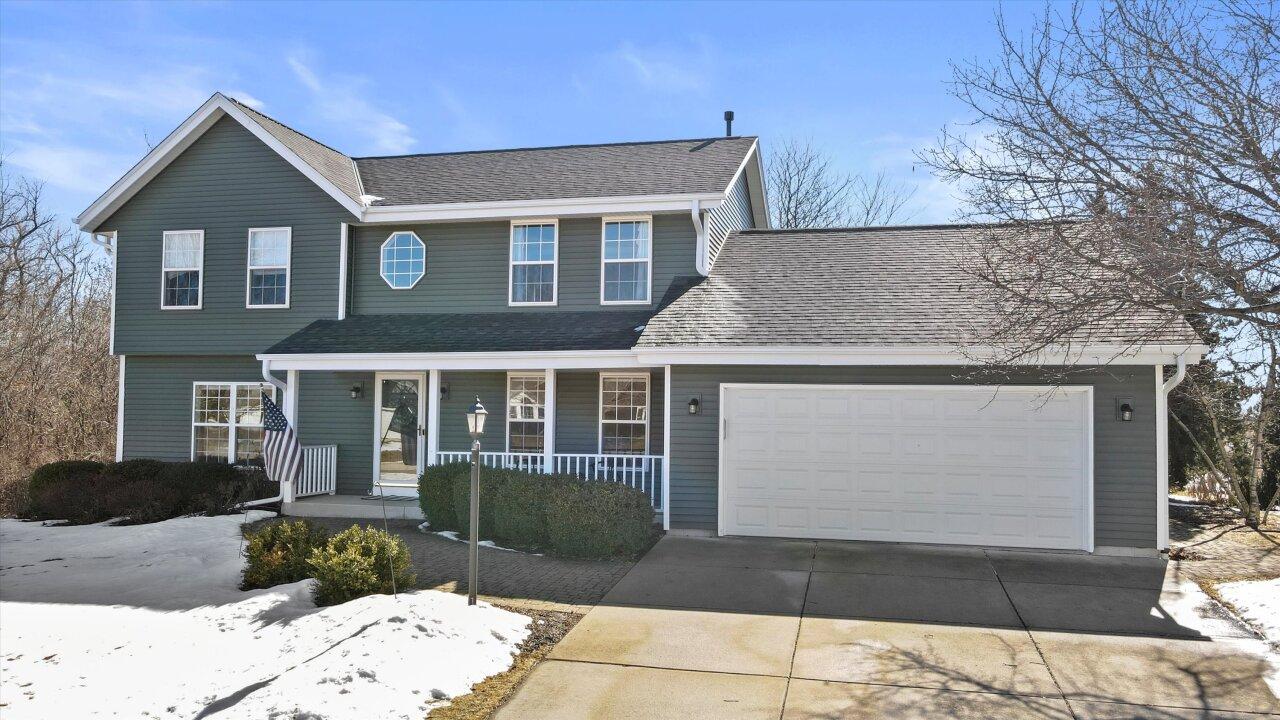 2037 W Saint Johns Way, Oak Creek, WI 53154