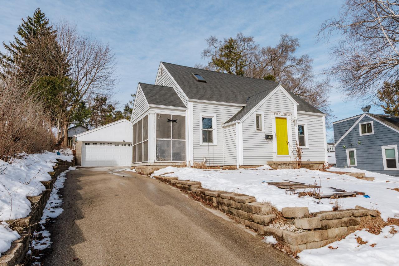 W163N8557 Arthur Ave, Menomonee Falls, WI 53051