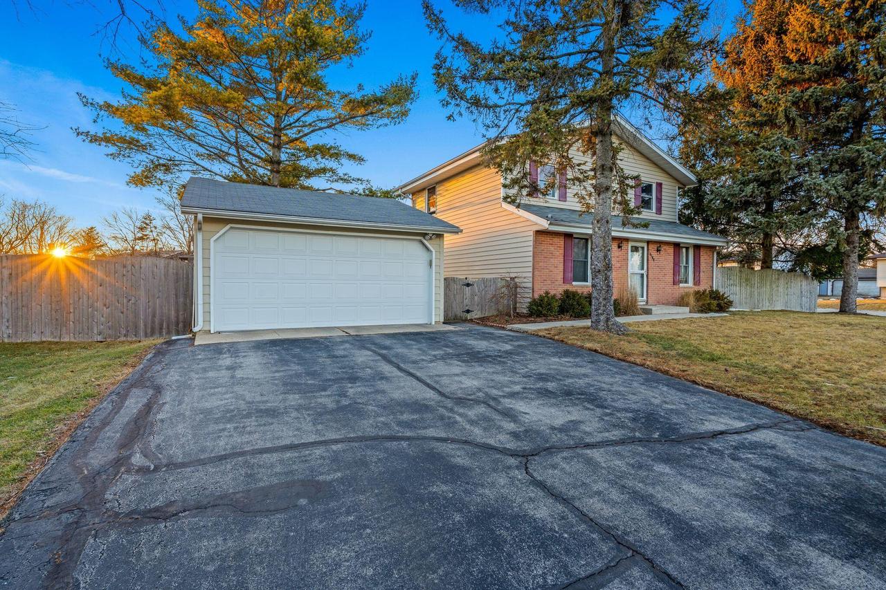 6700 Whitewater St, Caledonia, WI 53402