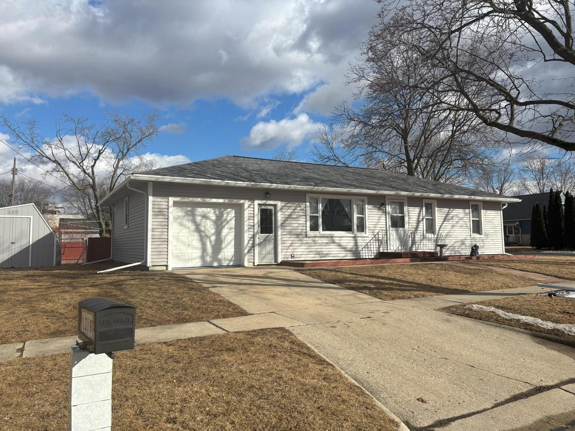1319 Randolph St, Watertown, WI 53094