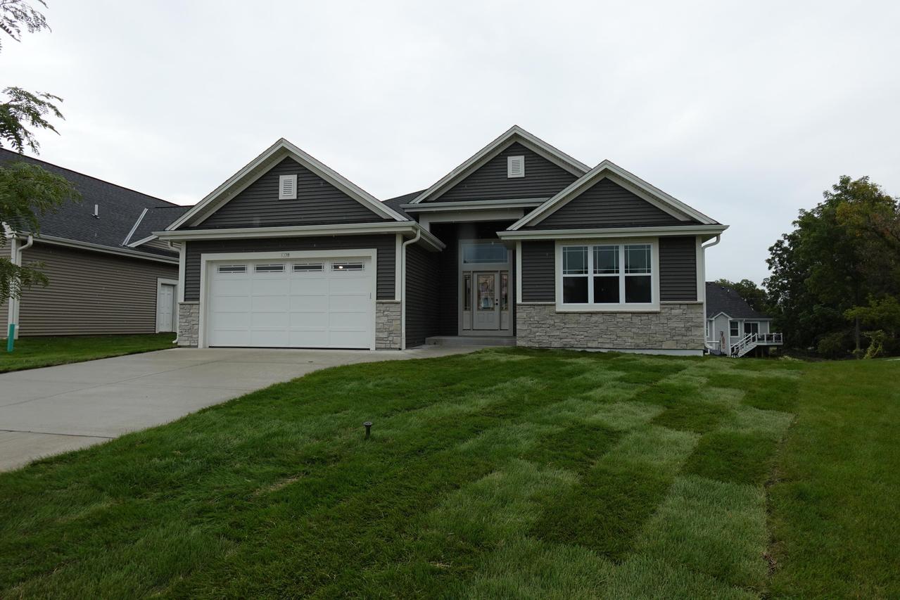 1130 Oxbow Ct, Pewaukee, WI 53072
