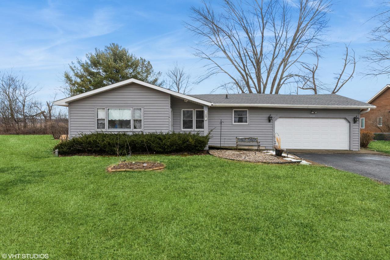 1527 Swallow Dr, Twin Lakes, WI 53181